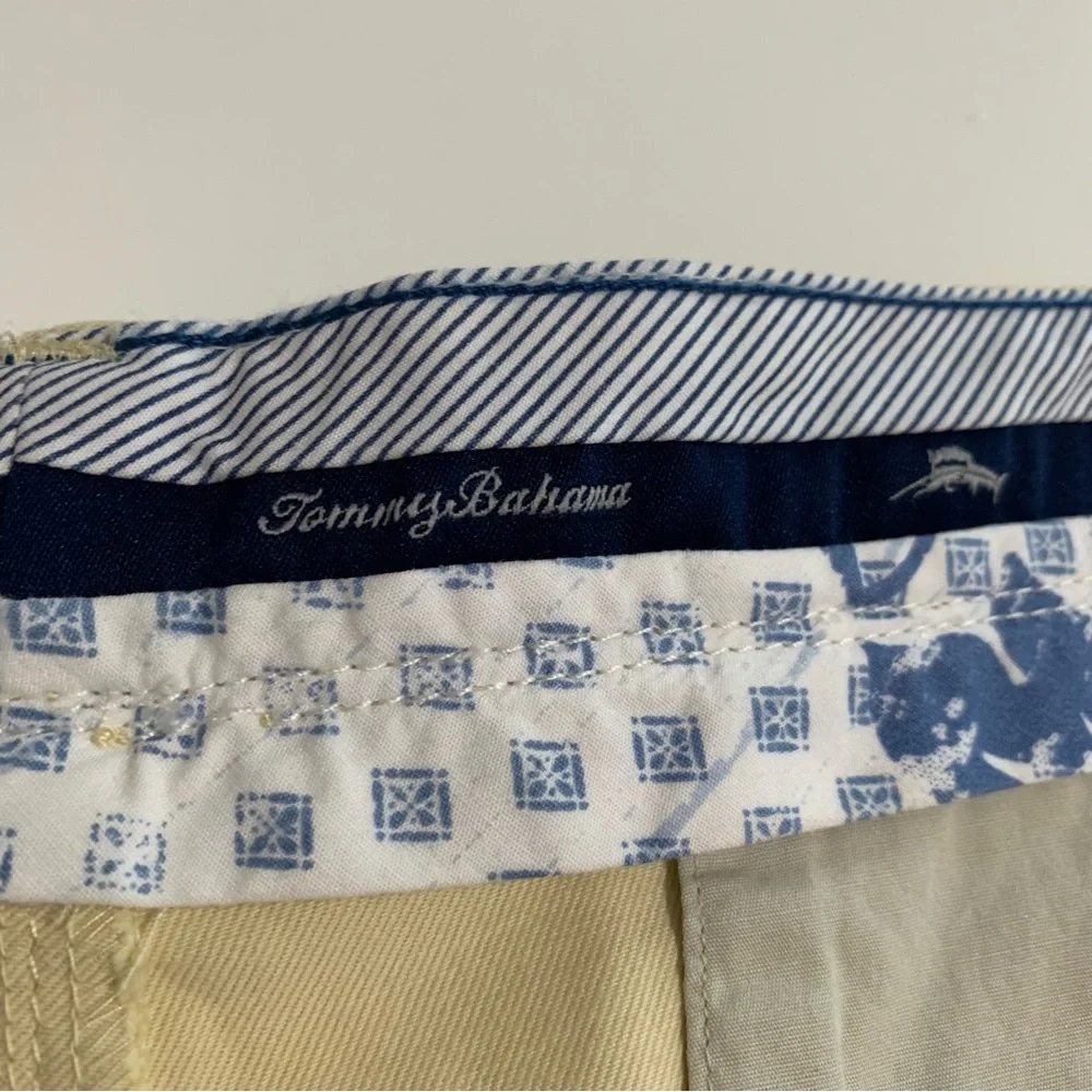 Tommy Bahama Men’s Chino Shorts Sz. 40 Pale Yellow / Beige Stretch Cotton Tencel
